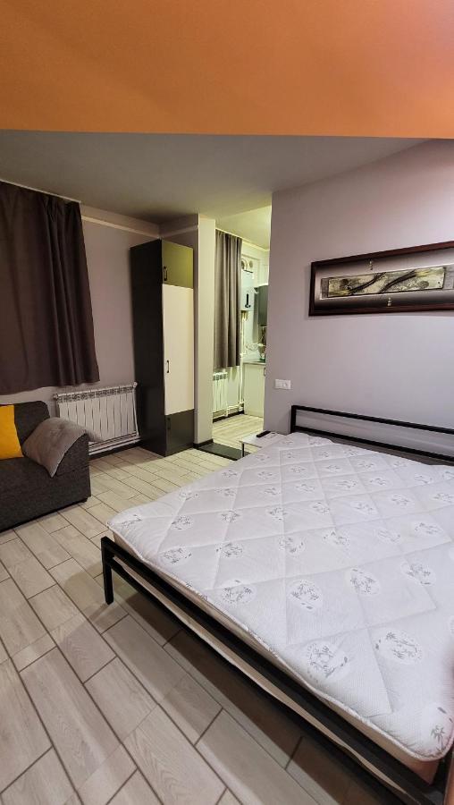 Мини Дом Целиком Около Мед Центра Астхик Otel Erivan Dış mekan fotoğraf